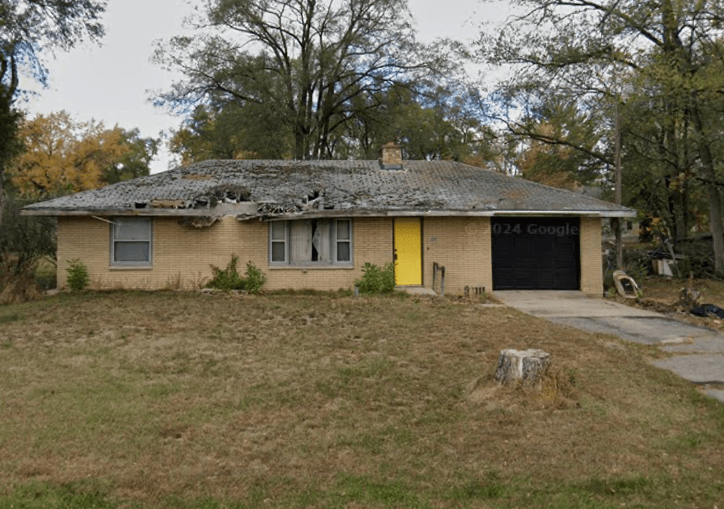 Cash home purchase at 130 E Wood St, Wisconsin: Abandoned property / Teardown