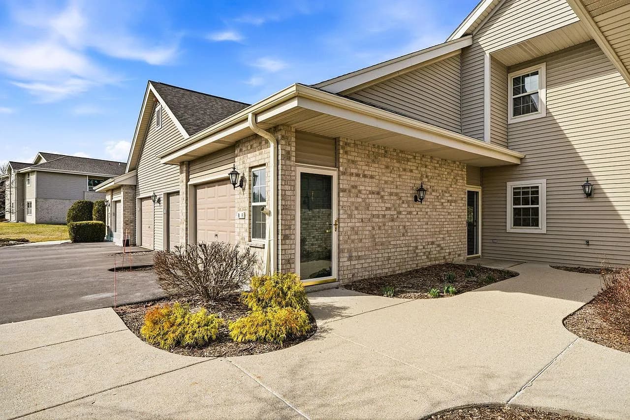 Cash home purchase at 18520 Emerald Cir, Wisconsin: Wasn't selling on market / needed repairs